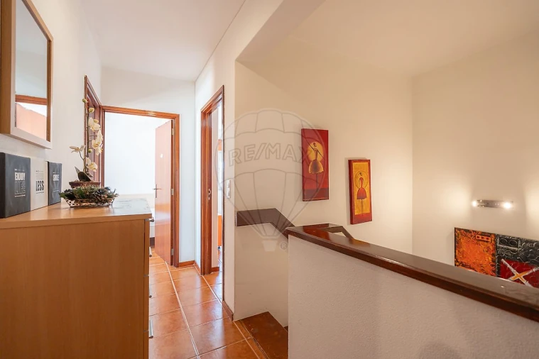 Apartamento T4 para Venda em Santo Antonio dos Olivais Foto 17