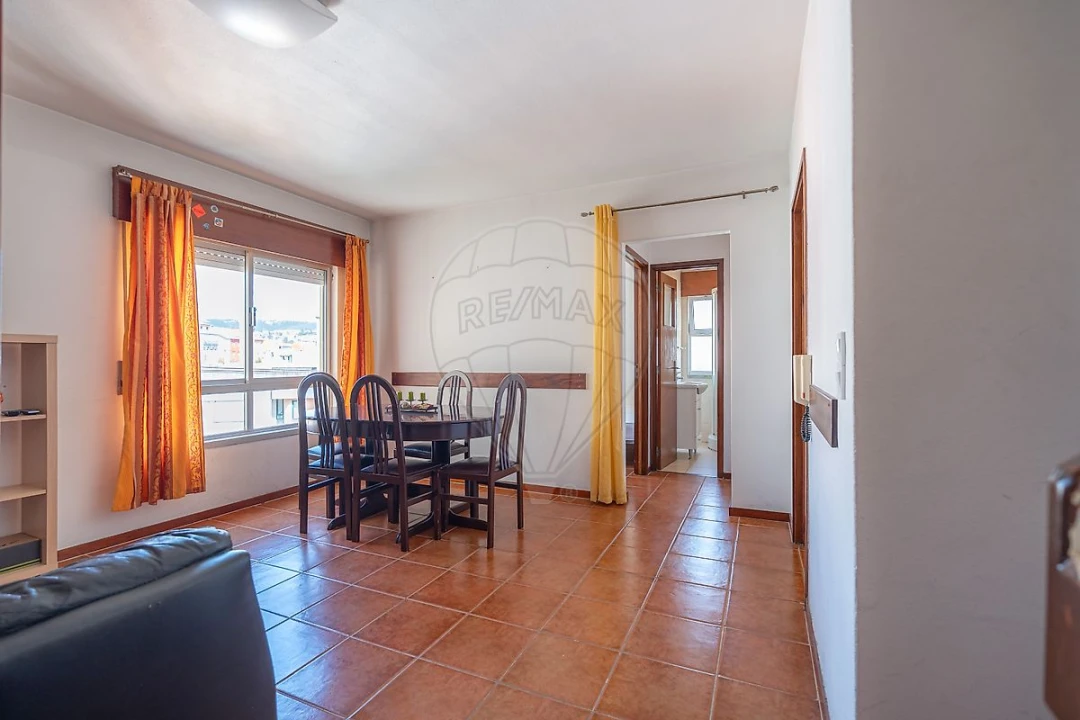 Apartamento T4 para Venda em Santo Antonio dos Olivais Foto 8