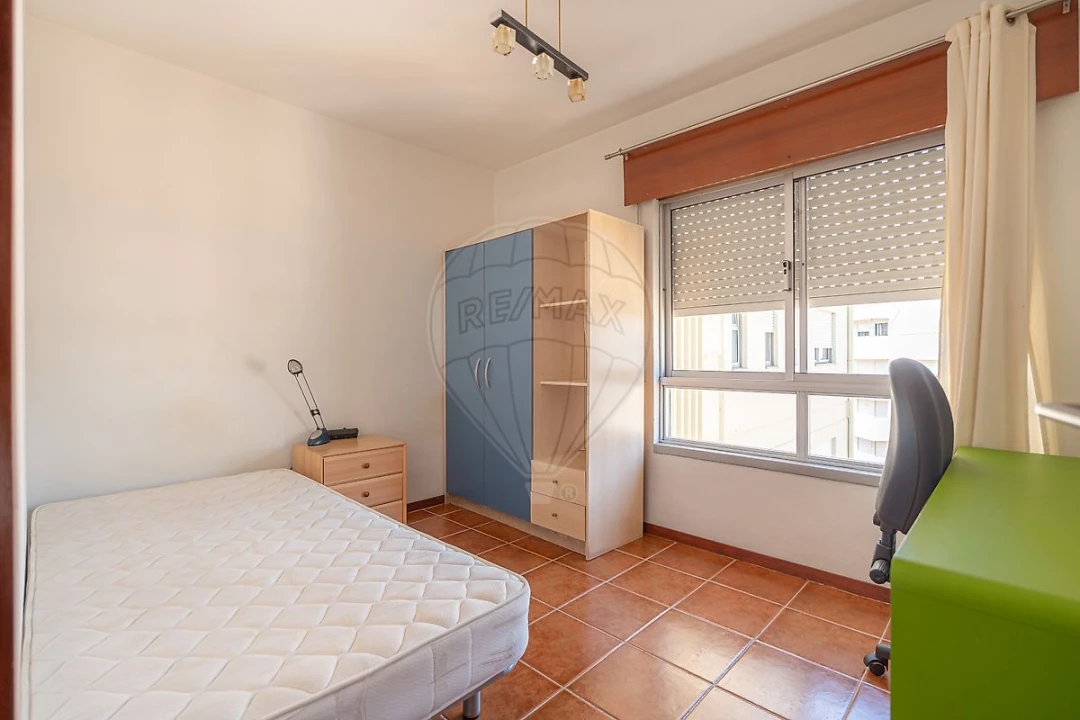 Apartamento T4 para Venda em Santo Antonio dos Olivais Foto 21