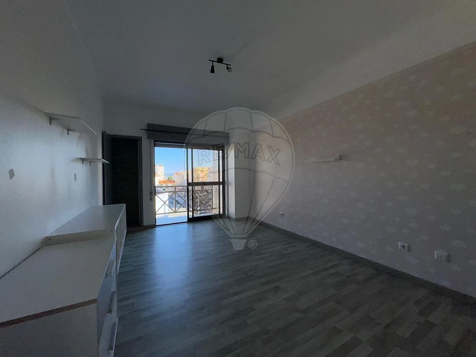 Apartamento T3 para Arrendamento em São João Baptista Foto 4
