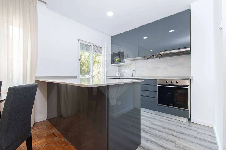 Apartamento T2 para Arrendamento em Olivais Foto 16
