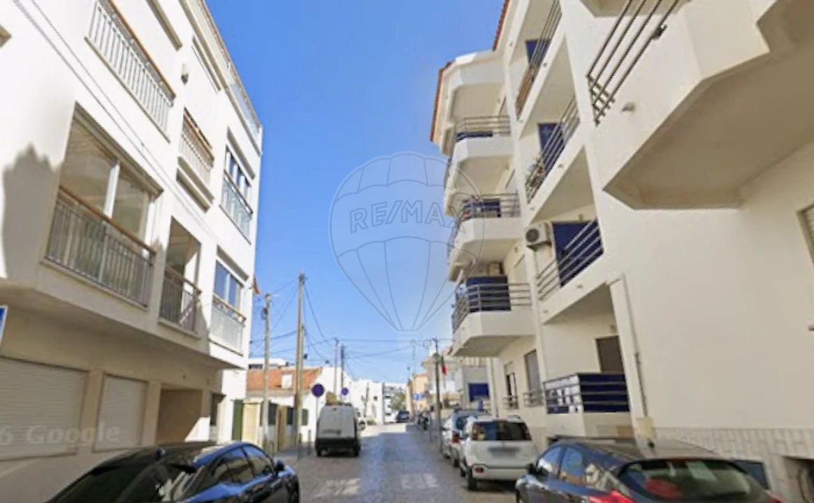 Apartamento T0 para Venda em Costa da Caparica Foto 2