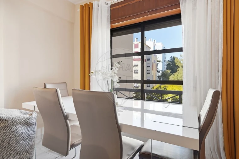 Apartamento T2 para Venda em Algueirão-Mem Martins Foto 5