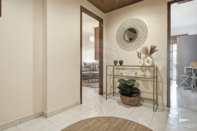 Apartamento T2 para Venda em Algueirão-Mem Martins Foto 16