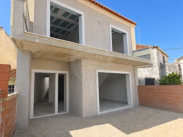 Moradia T2 para Venda em Almargem do Bispo, Pêro Pinheiro e Montelavar