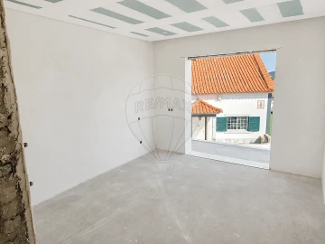 Moradia T2 para Venda em Almargem do Bispo, Pêro Pinheiro e Montelavar