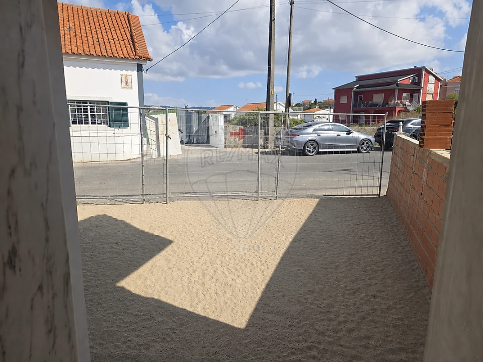 Moradia T2 para Venda em Almargem do Bispo, Pêro Pinheiro e Montelavar Foto 6