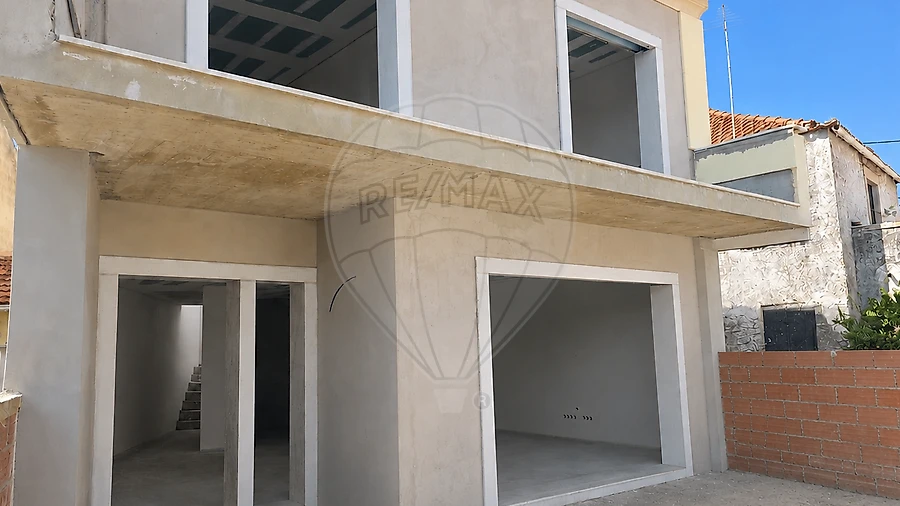 Moradia T2 para Venda em Almargem do Bispo, Pêro Pinheiro e Montelavar