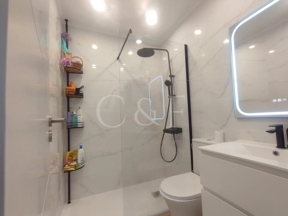 Apartamento T2 para Venda em Rio de Mouro Foto 6