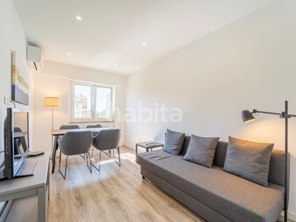 Apartamento T2 para Arrendamento em Benfica Foto 1