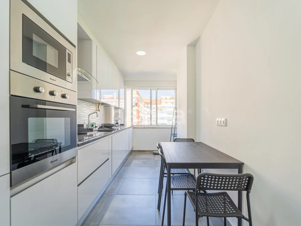 Apartamento T2 para Arrendamento em Benfica Foto 4