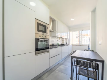 Apartamento T2 para Arrendamento em Benfica