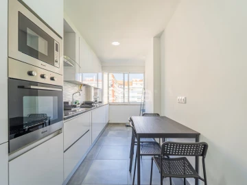 Apartamento T2 para Arrendamento em Benfica