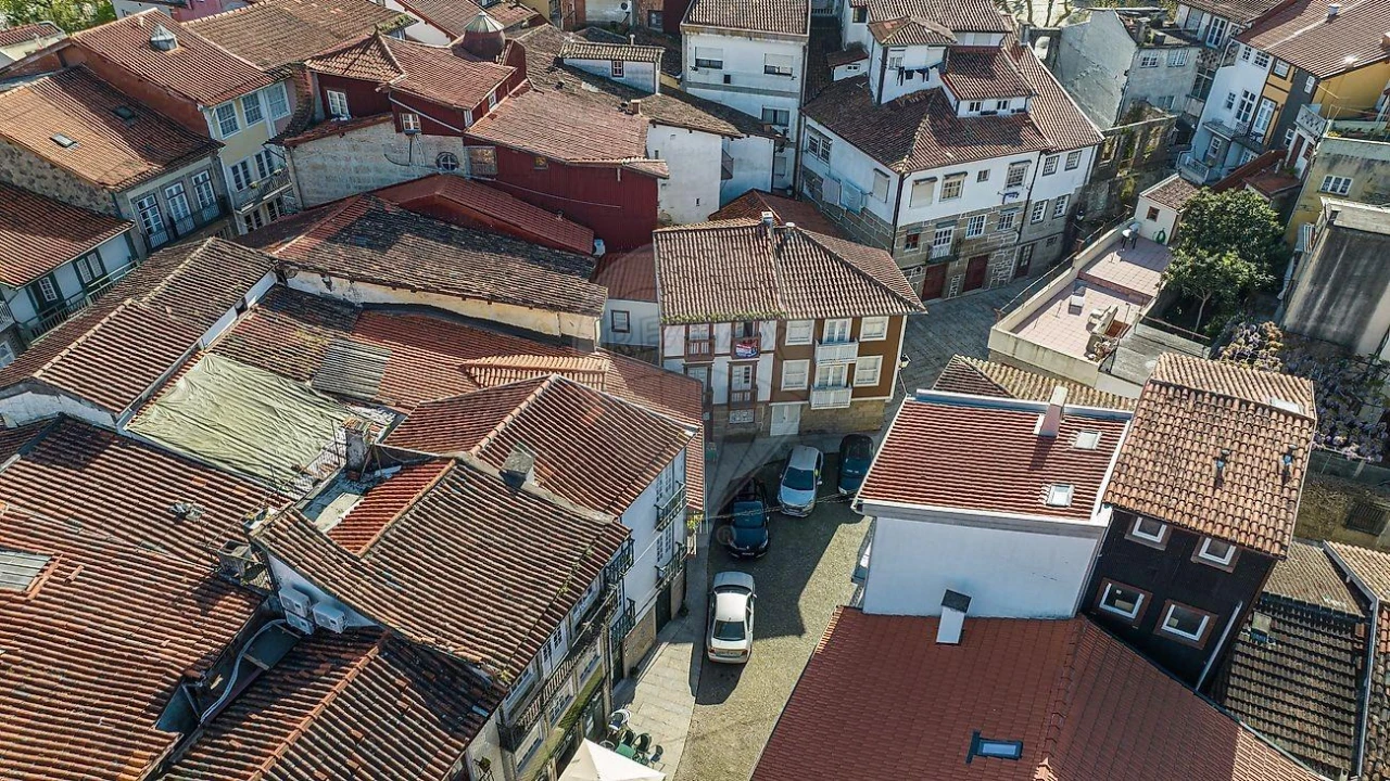 Prédio para Venda em Oliveira, São Paio e São Sebastião Foto 4