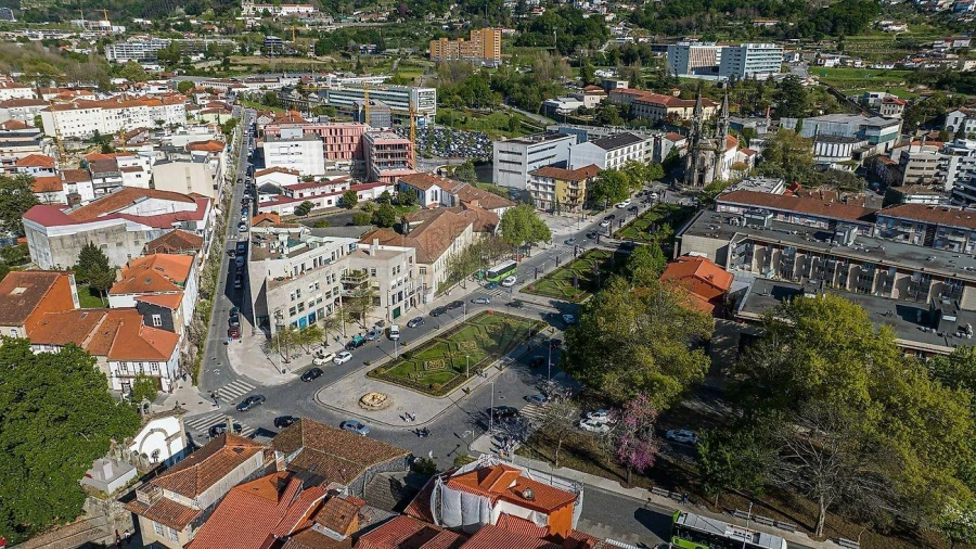 Prédio para Venda em Oliveira, São Paio e São Sebastião Foto 8