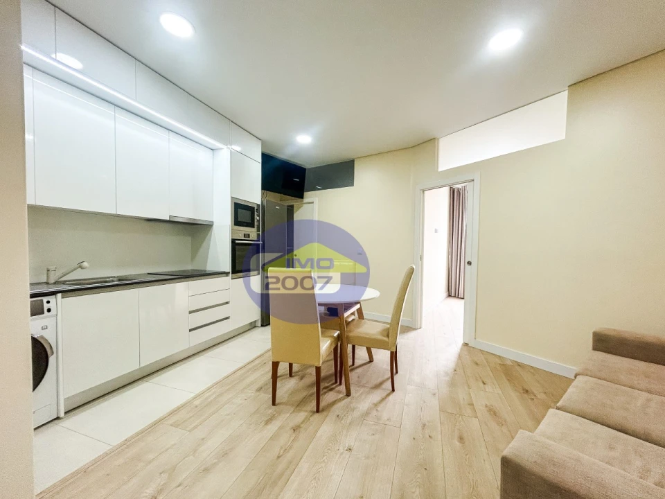 Apartamento T2 para Venda em Cedofeita, Santo Ildefonso, Sé, Miragaia, São Nicolau e Vitória Foto 2