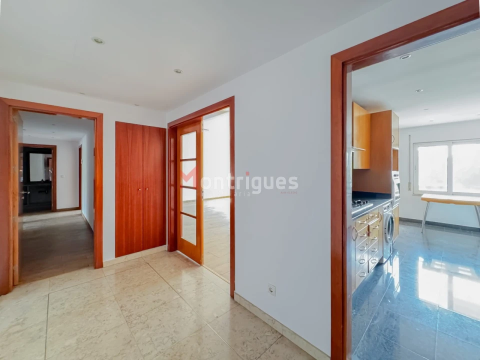 Apartamento T3 para Venda em Parque das Nações Foto 4