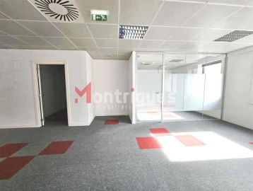 Escritório para Arrendamento em Santo António