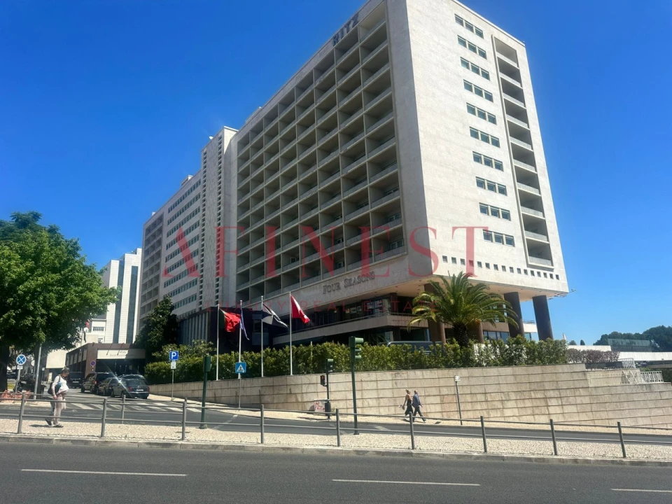 Apartamento T2 para Arrendamento em Santo António Foto 18