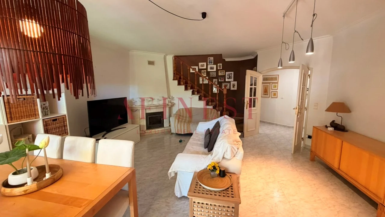 Apartamento T4 para Venda em Carcavelos e Parede Foto 2