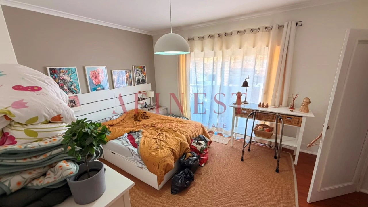 Apartamento T4 para Venda em Carcavelos e Parede Foto 11