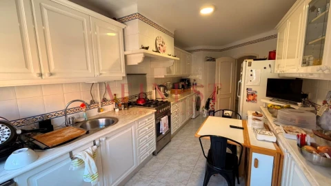 Apartamento T4 para Venda em Carcavelos e Parede