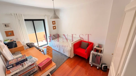 Apartamento T4 para Venda em Carcavelos e Parede