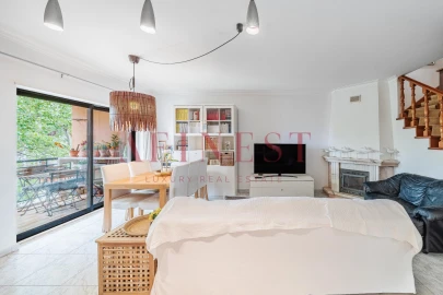 Apartamento T4 para Venda em Carcavelos e Parede