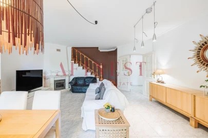 Apartamento T4 para Venda em Carcavelos e Parede