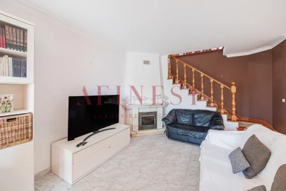 Apartamento T4 para Venda em Carcavelos e Parede