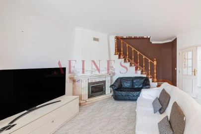 Apartamento T4 para Venda em Carcavelos e Parede
