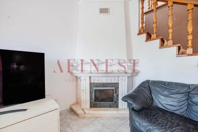 Apartamento T4 para Venda em Carcavelos e Parede