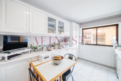 Apartamento T4 para Venda em Carcavelos e Parede