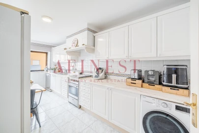 Apartamento T4 para Venda em Carcavelos e Parede