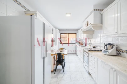 Apartamento T4 para Venda em Carcavelos e Parede
