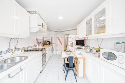Apartamento T4 para Venda em Carcavelos e Parede