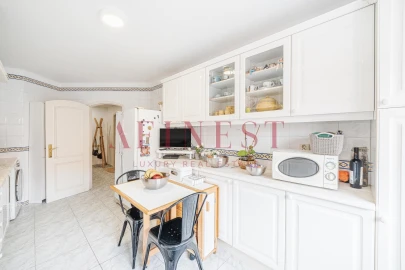 Apartamento T4 para Venda em Carcavelos e Parede