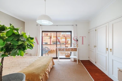 Apartamento T4 para Venda em Carcavelos e Parede