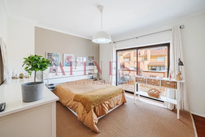 Apartamento T4 para Venda em Carcavelos e Parede