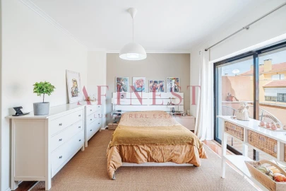 Apartamento T4 para Venda em Carcavelos e Parede