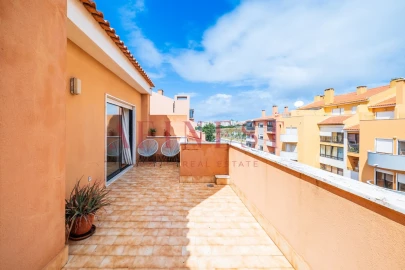 Apartamento T4 para Venda em Carcavelos e Parede