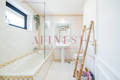 Apartamento T4 para Venda em Carcavelos e Parede