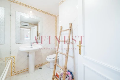 Apartamento T4 para Venda em Carcavelos e Parede
