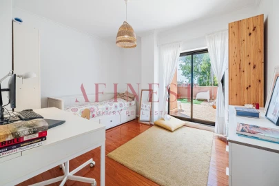 Apartamento T4 para Venda em Carcavelos e Parede