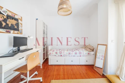 Apartamento T4 para Venda em Carcavelos e Parede