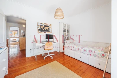Apartamento T4 para Venda em Carcavelos e Parede