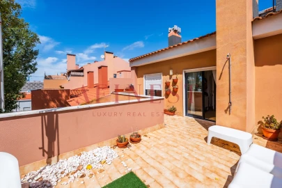 Apartamento T4 para Venda em Carcavelos e Parede