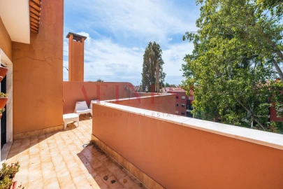 Apartamento T4 para Venda em Carcavelos e Parede