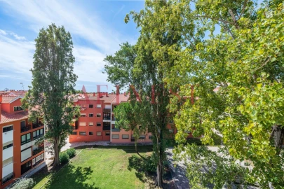 Apartamento T4 para Venda em Carcavelos e Parede