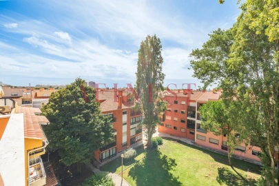 Apartamento T4 para Venda em Carcavelos e Parede